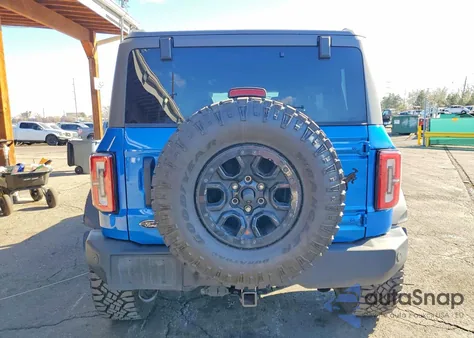 2023 Ford Bronco Base z USA, uszkodzony, nr VIN 1FMEE5DP7PLA92613